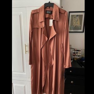 Badgley Mischka Trench. NWT Pretty and flattering